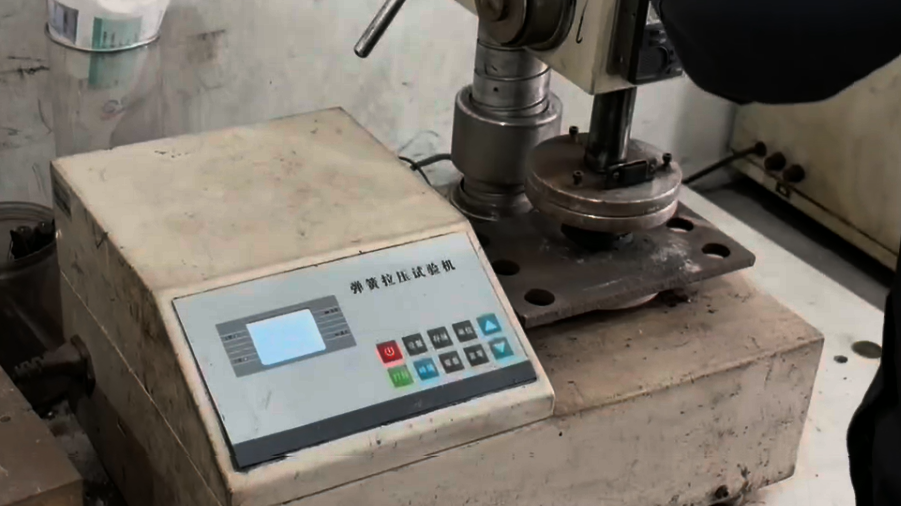 Strength test of briquettes