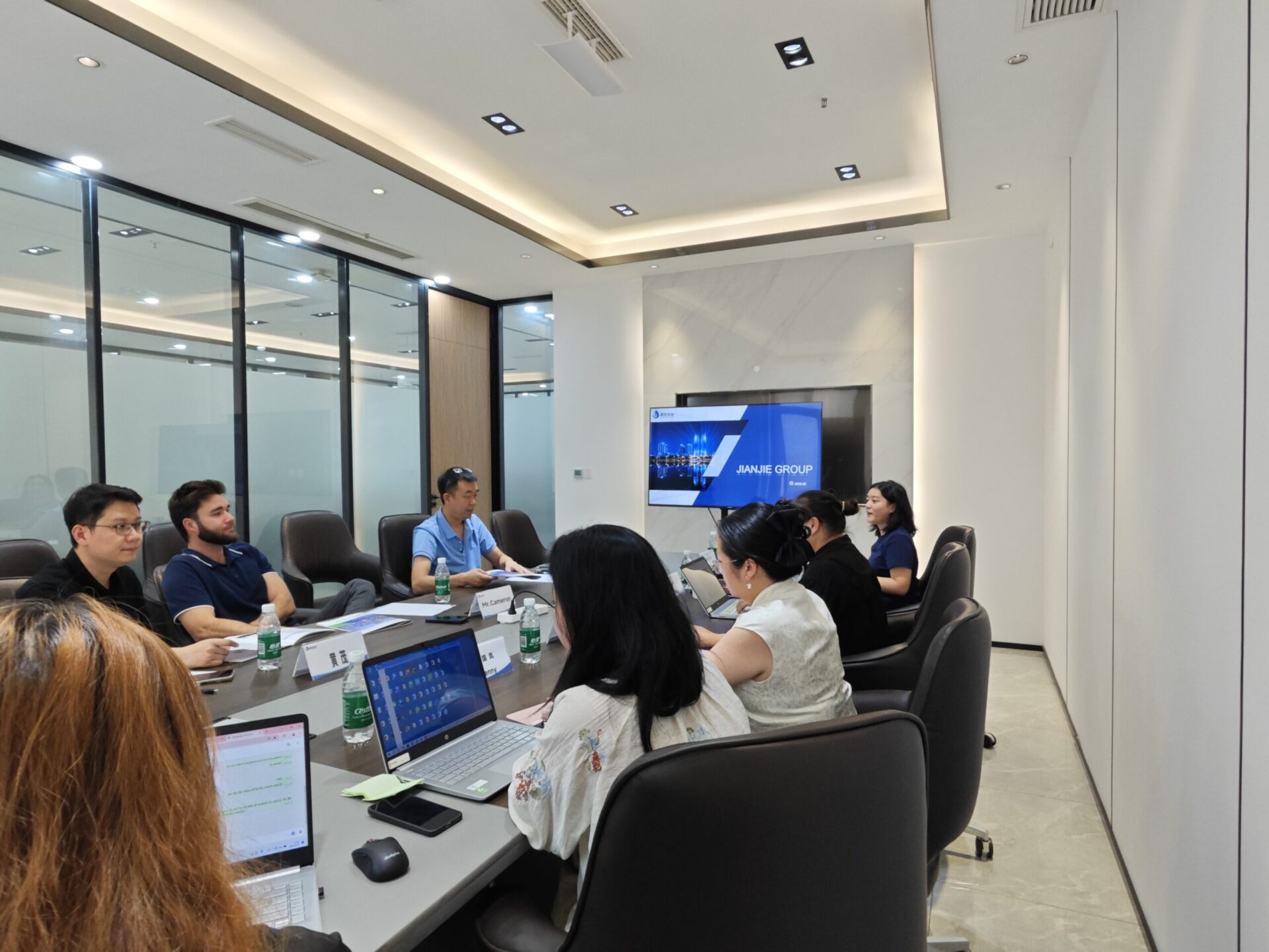 Jianjie having meeting with important clients