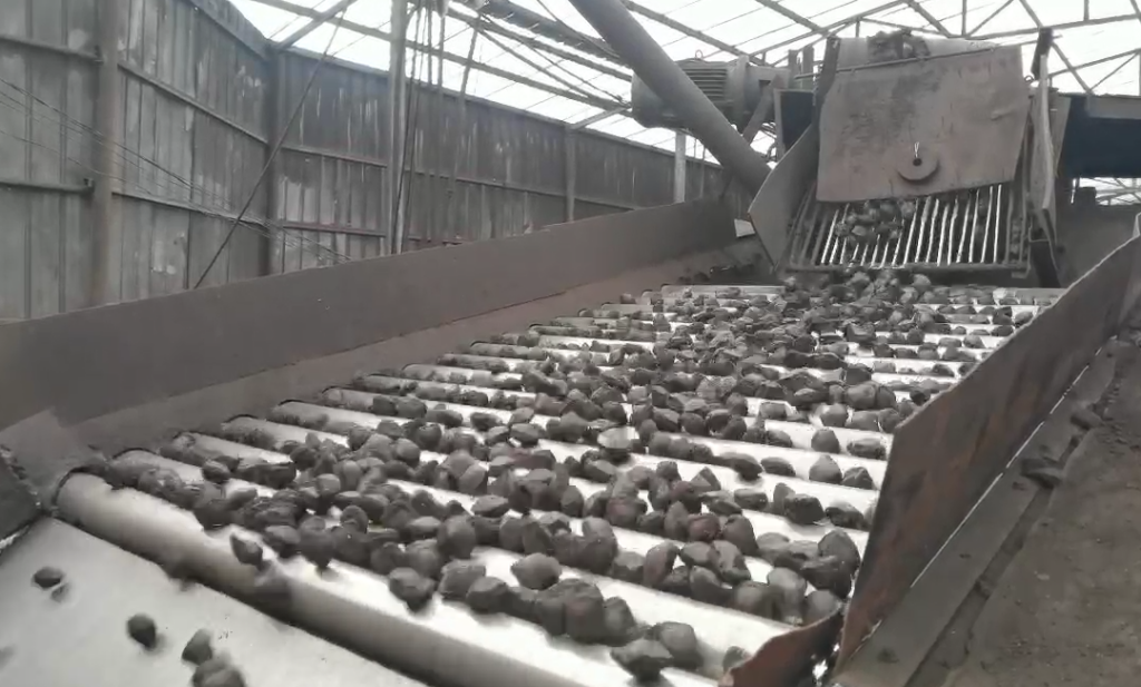high performance steel dust briquettes rolling on the belt
