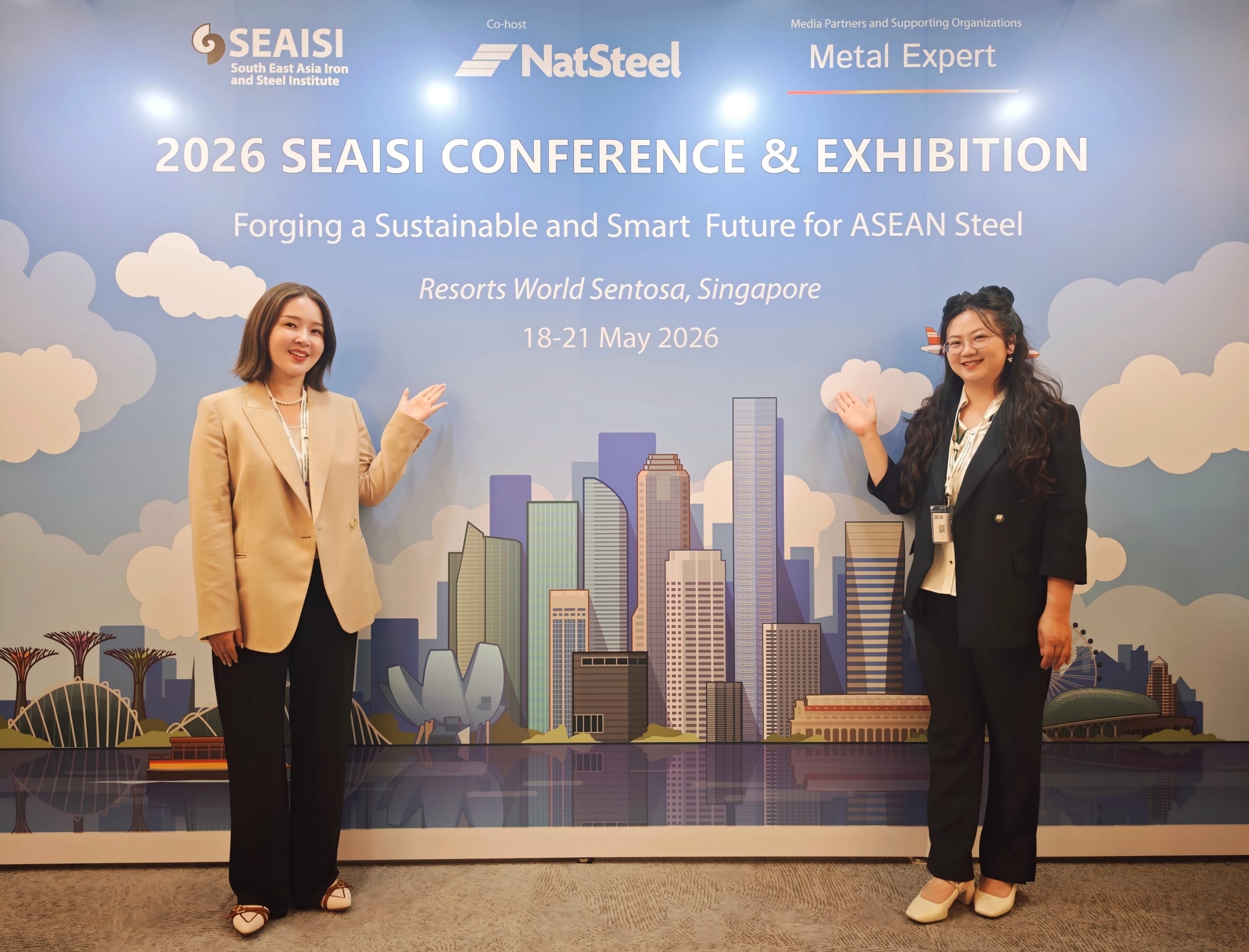 jianjie team in front of the seaisi board