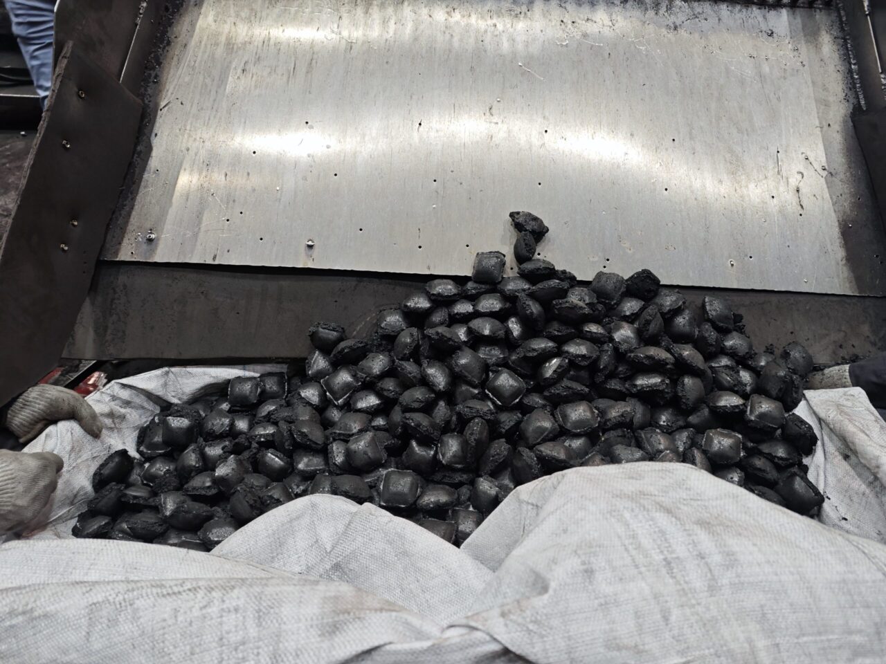 coal briquettes finished at the roller press machine