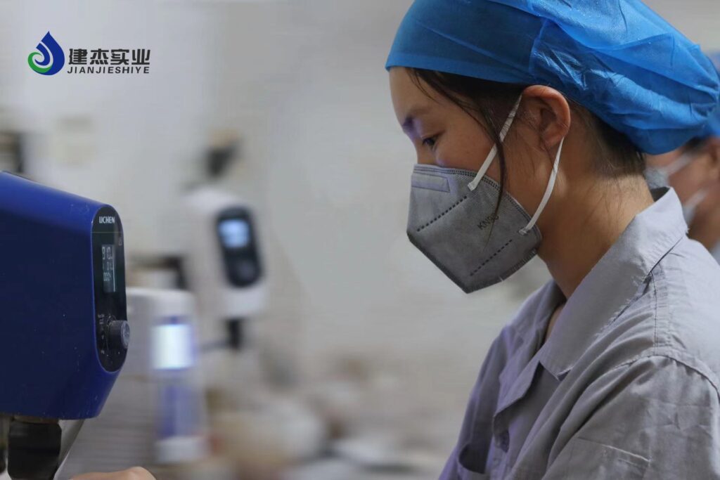 jianjie staff doing binder test